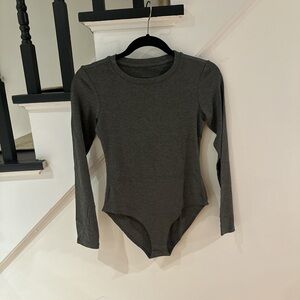 Set of 3 long sleeved bodysuits suits